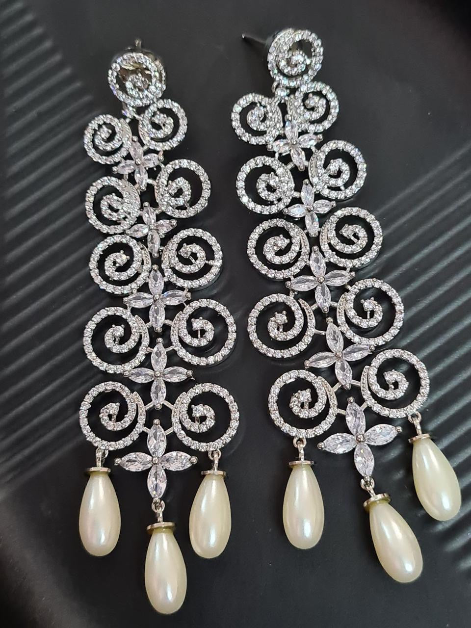 Zircon diamond long celebrity look earrings