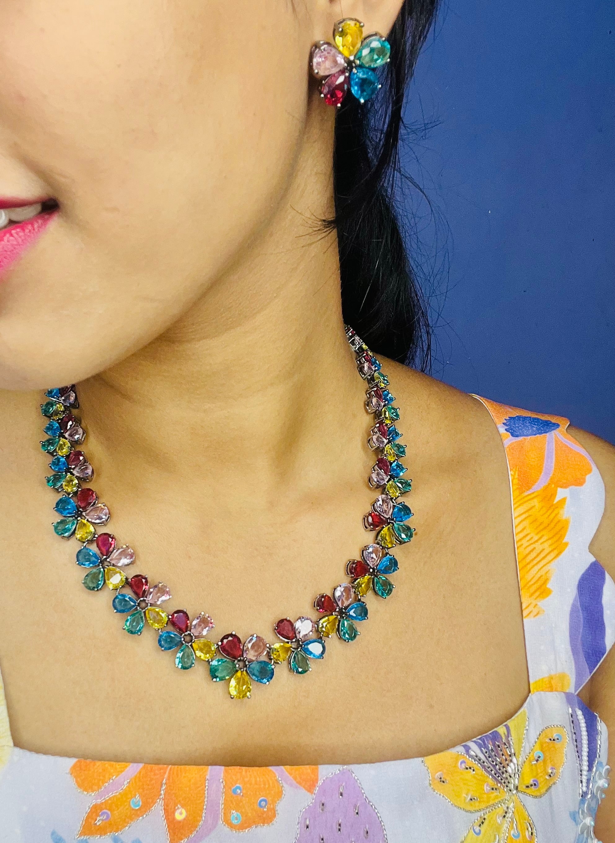 Multicolour flower necklace